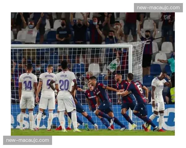 莱万特后防线个人失误频发，协防与补位意识亟待提升